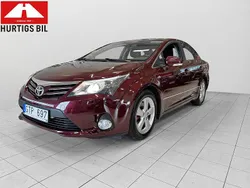 Mörkröd Begagnad 2012 Toyota Avensis Sedan | 129 900 kr (Marknadspris)