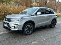 Grå Begagnad 2021 Suzuki Vitara SUV | 89 900 kr