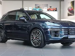 Blå Begagnad 2025 Porsche Cayenne S E-Hybrid SUV | 1 349 000 kr