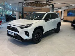 Vit Ny 2025 Toyota RAV4 Hybrid Sport SUV | 525 900 kr (Marknadspris)
