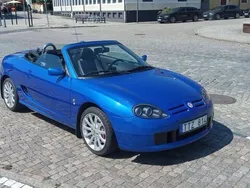 Blå Begagnad 2003 MG F Cab | 74 000 kr