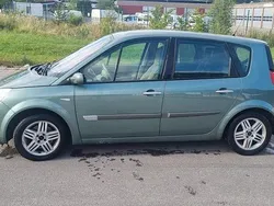 Grön Begagnad 2005 Renault Scénic II Minibuss | 20 000 kr (Marknadspris)