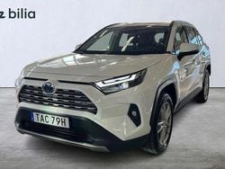 Vit Begagnad 2024 Toyota RAV4 Hybrid Executive SUV | 439 900 kr (Bra pris)