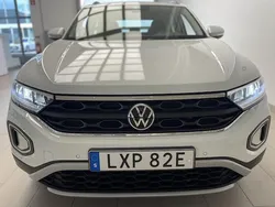 Vit (pure white) Begagnad 2022 VW T-Roc Life SUV | 209 900 kr (Bra pris)