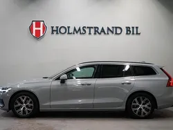 Grå Begagnad 2023 Volvo V60 Core Kombi | 349 900 kr (Marknadspris)