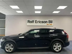 Begagnad 2024 Volvo V60 CC Kombi | 409 500 kr (Marknadspris)