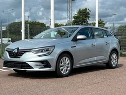 Grå Begagnad 2023 Renault Mégane IV Equilibre Kombi | 325 400 kr