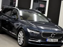 Mörkblå Begagnad 2019 Volvo V90 Inscription Kombi | 299 700 kr (Marknadspris)