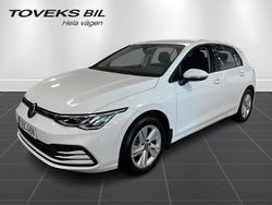 Pure white Begagnad 2023 VW Golf VIII Halvkombi | 229 900 kr (Bra pris)