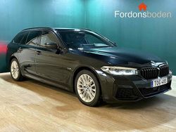 Svart Begagnad 2022 BMW 530e M Sport Kombi | 389 800 kr (Marknadspris)