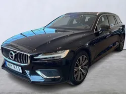 Svart Begagnad 2022 Volvo V60 Kombi | 344 900 kr (Marknadspris)