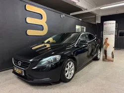 Svart Begagnad 2015 Volvo V40 Momentum Kombi | 73 900 kr (Marknadspris)