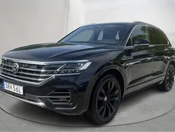 Svart Begagnad 2020 VW Touareg R-line SUV | 458 000 kr