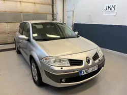 Ljusgrå Begagnad 2005 Renault Mégane II Halvkombi | 18 500 kr (Bra pris)