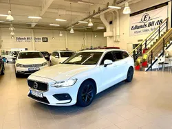 Vit Begagnad 2018 Volvo V60 Momentum Kombi | 168 000 kr