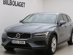 Grå Begagnad 2024 Volvo V60 CC Core Kombi | 399 800 kr (Marknadspris)