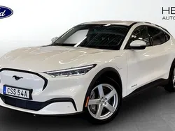 Vit (white) Begagnad 2022 Ford Mustang Mach-E Standard Range SUV | 364 900 kr (Marknadspris)