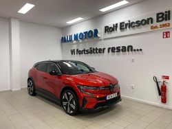 Röd Begagnad 2023 Renault Mégane IV Iconic Halvkombi | 359 500 kr