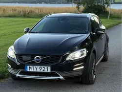 Svart Begagnad 2016 Volvo V60 CC Momentum Kombi | 145 000 kr (Lite dyr)