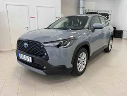 Grå Begagnad 2023 Toyota Corolla Cross SUV | 359 900 kr