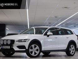 Vit Begagnad 2019 Volvo V60 CC Momentum Kombi | 319 900 kr (Lite dyr)