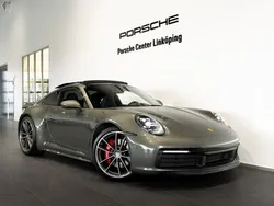 Mörkgrön (green) Begagnad 2021 Porsche 911 Carrera 4S Sportkupé | 1 595 000 kr (Marknadspris)