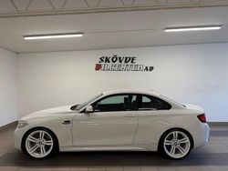 Vit Begagnad 2017 BMW M2 Shadowline Sportkupé | 419 500 kr (Marknadspris)