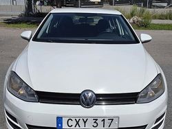 Vit Begagnad 2014 VW Golf VII Halvkombi | 74 000 kr (Marknadspris)