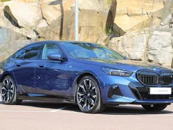 Blå Begagnad 2024 BMW i5 Shadowline Sedan | 599 000 kr
