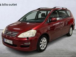 Röd Begagnad 2003 Toyota Avensis Verso Minibuss | 20 000 kr