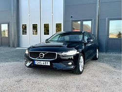 Svart Begagnad 2020 Volvo V60 Momentum Kombi | 145 000 kr (Marknadspris)