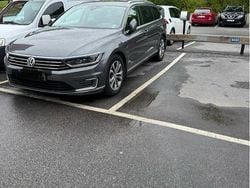 Grå Begagnad 2016 VW Passat GTE Kombi | 164 000 kr (Marknadspris)