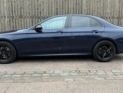 Mörkblå Begagnad 2016 Mercedes E220 AMG Sedan | 219 900 kr (Dyr)