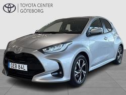 Silver Begagnad 2024 Toyota Yaris Hybrid Active Halvkombi | 249 900 kr (Marknadspris)
