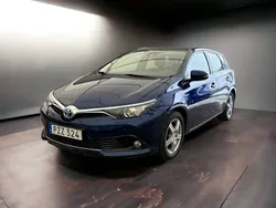 Mörkblå Begagnad 2017 Toyota Auris Hybrid Halvkombi | 169 000 kr (Marknadspris)