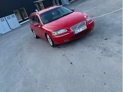 Röd Begagnad 2006 Volvo V70 Summum Kombi | 45 000 kr (Dyr)