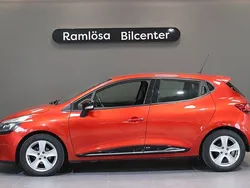 Röd Begagnad 2014 Renault Clio IV Halvkombi | 114 900 kr (Marknadspris)
