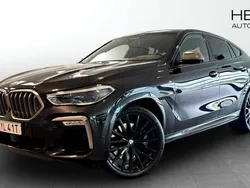 Svart (black) Begagnad 2021 BMW X6 M50 M Sport SUV | 748 700 kr (Marknadspris)