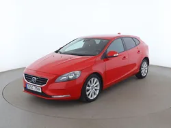 Röd Begagnad 2015 Volvo V40 Kinetic Kombi | 109 000 kr (Marknadspris)