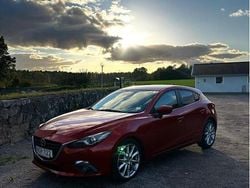 Röd Begagnad 2016 Mazda 3 Inclusive Halvkombi | 82 000 kr (Superpris)