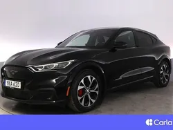 Svart Begagnad 2022 Ford Mustang Mach-E SUV | 379 900 kr (Bra pris)
