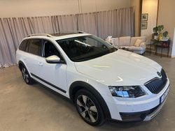 Vit Begagnad 2016 Skoda Octavia Scout Business Line Kombi | 172 900 kr