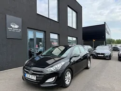 Svart Begagnad 2015 Hyundai i30 Comfort Halvkombi | 89 900 kr (Marknadspris)