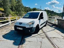 Vit Begagnad 2009 Peugeot Partner Minibuss | 29 900 kr (Lite dyr)