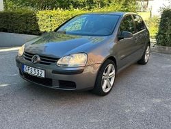 Mörkgrå Begagnad 2006 VW Golf V Trendline Halvkombi | 29 900 kr (Marknadspris)