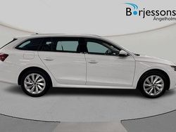 Vit Ny 2025 Skoda Octavia Selection Kombi | 366 400 kr (Marknadspris)