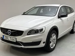 Vit Begagnad 2018 Volvo V60 CC Kombi | 135 000 kr