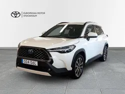 Vit Begagnad 2023 Toyota Corolla Cross Style SUV | 364 900 kr (Marknadspris)