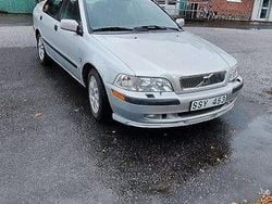 Grå Begagnad 2001 Volvo S40 Sedan | 15 500 kr (Marknadspris)