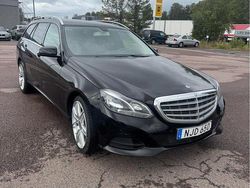 Svart Begagnad 2016 Mercedes E220 Kombi | 85 000 kr